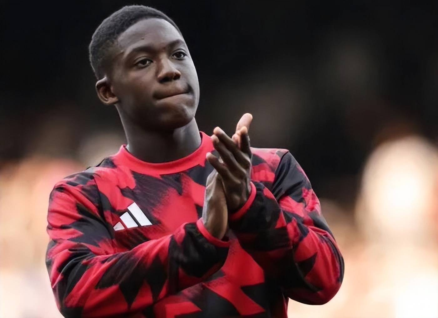 索要10倍薪资未果！曼联20岁中场新星不满，两日内决定自己的未来